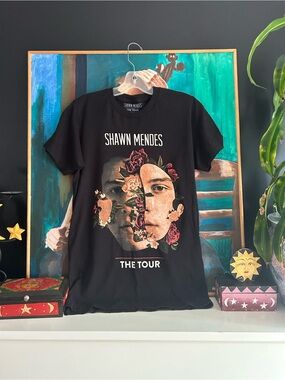 Shawn Mendes The Tour 2019 Black Graphic Concert T-Shirt Small Floral Band Tee
